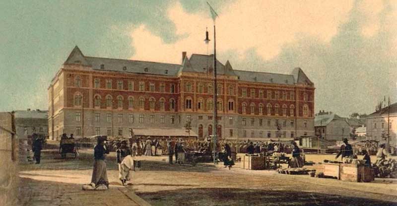 chernivtsi-budynok-z-levamy