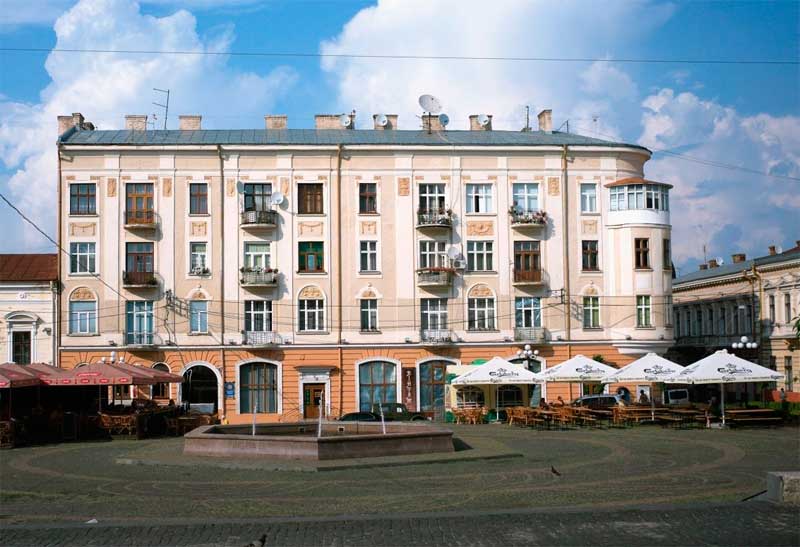 chernivtsi-ploshcha-filarmonii