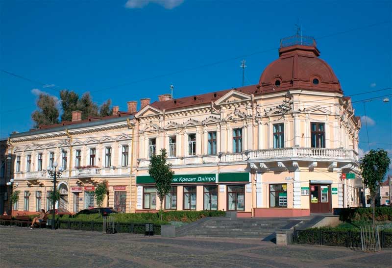 chernivtsi-ploshcha-filarmonii