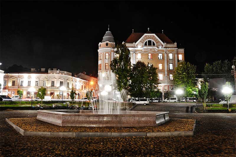 chernivtsi-ploshcha-filarmonii