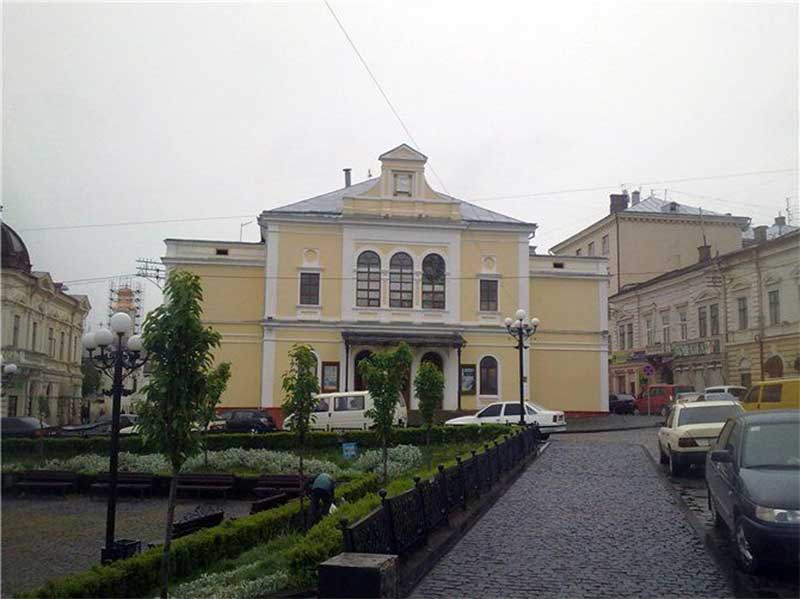chernivtsi-ploshcha-filarmonii