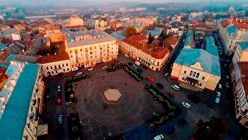 chernivtsi-ploshcha-filarmonii