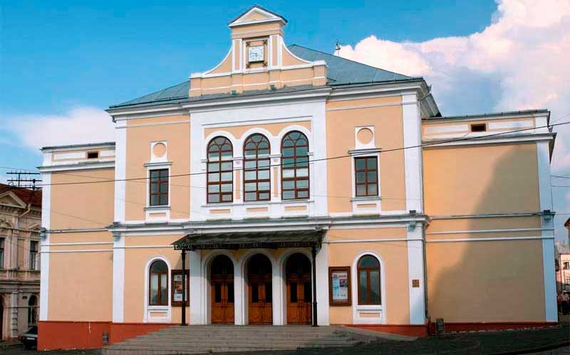 chernivtsi-ploshcha-filarmonii