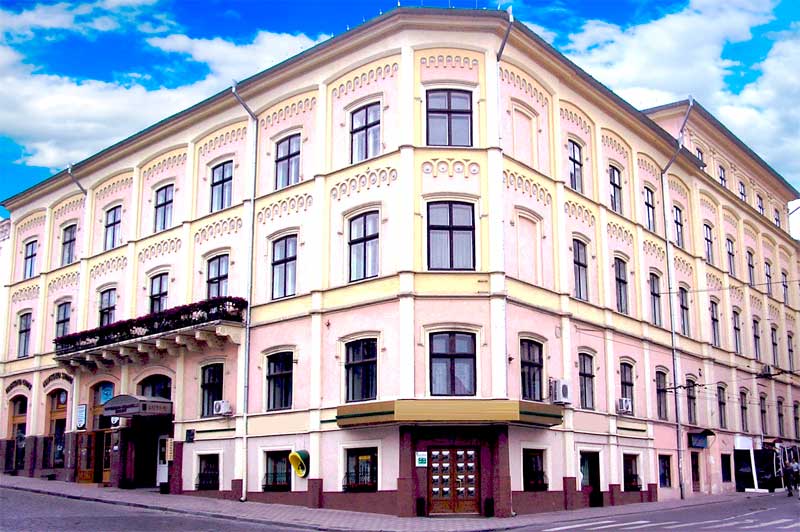 chernivtsi-tsentralna-ploshcha