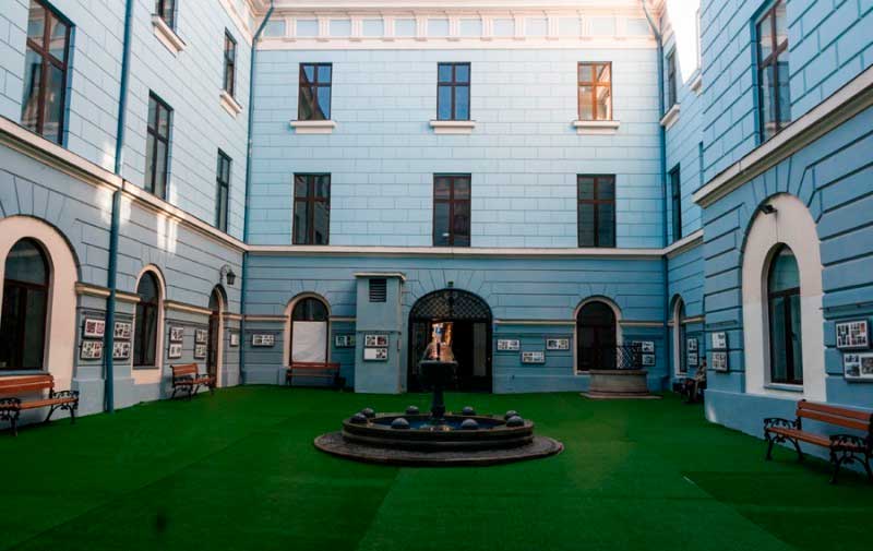 chernivtsi-ratusha