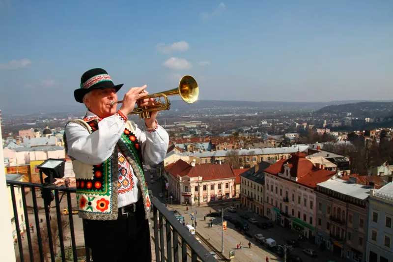 chernivtsi-ratusha