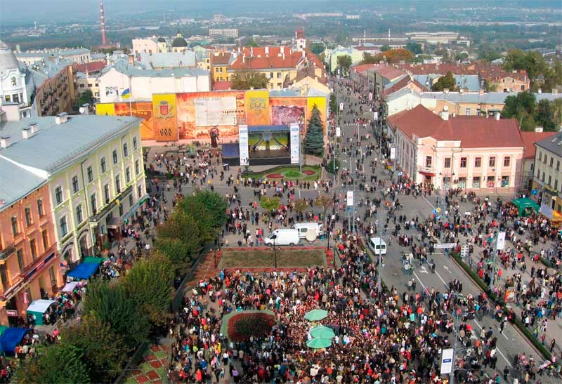 chernivtsi-ratusha