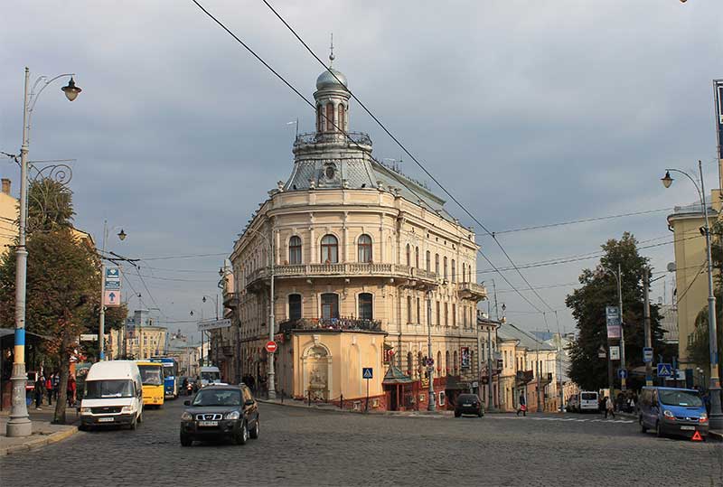 chernivtsi-budynok-korabel-shifa