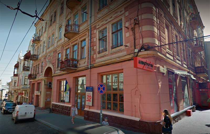 chernivtsi-tsentr-kultury-vernisazh