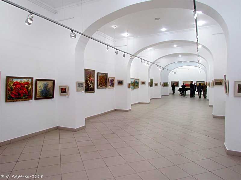 chernivtsi-tsentr-kultury-vernisazh