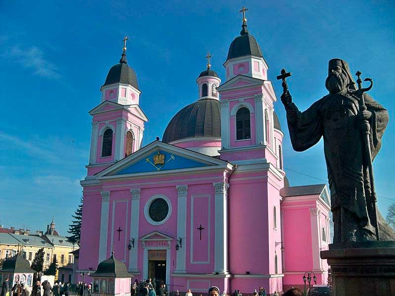 chernivtsi-kafedralnyi-sobor-sviatoho-dukha