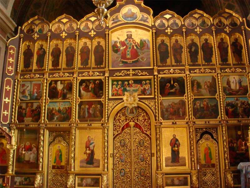 chernivtsi-kafedralnyi-sobor-sviatoho-dukha