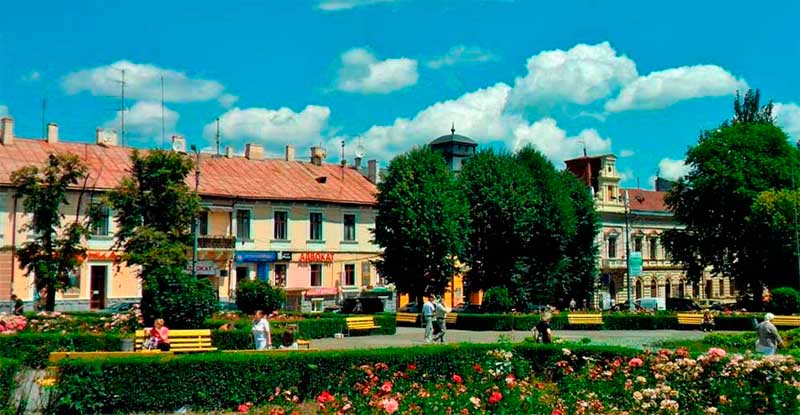 chernivtsi-soborna-ploshcha