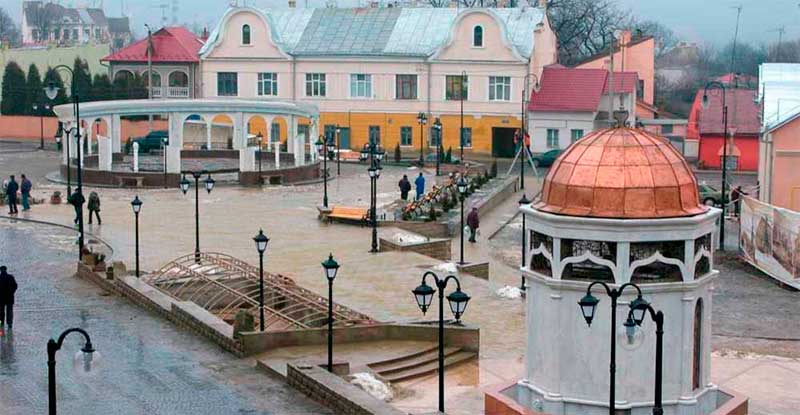 chernivtsi-ploshcha-presviatoi-marii