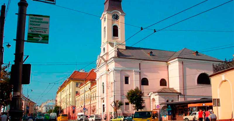 chernivtsi-kostel-vozdvyzhennia-sviatoho-khresta