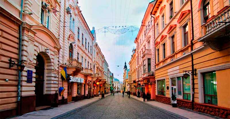 chernivtsi-promenad-starym-mistom