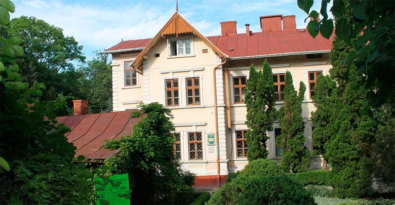 chernivtsi-botanichnyi-sad-chnu